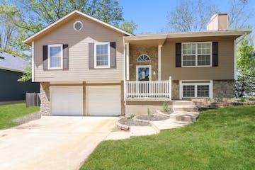 522 Valle Dr Belton, MO 64012